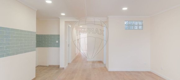 713m² Building in Lisbon, Portugal No. 90275 4