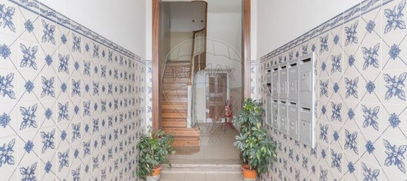 713m² Building in Lisbon, Portugal No. 90275 2