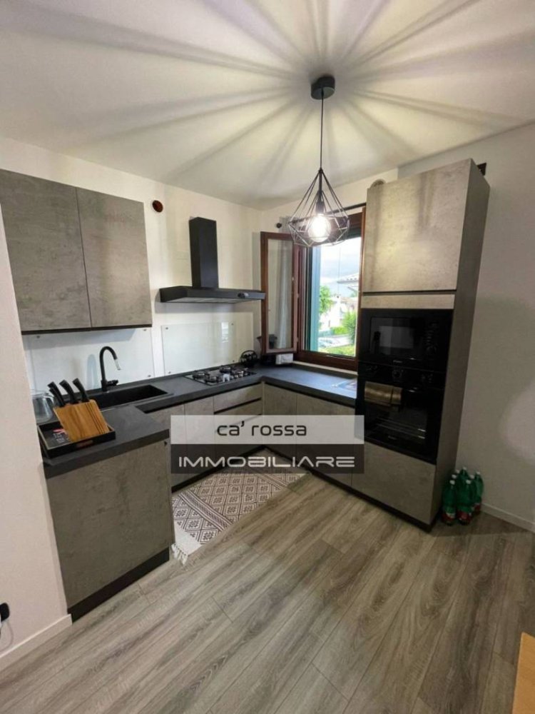 Квартира с 2 спальнями в Карбонера, Италия № 260271