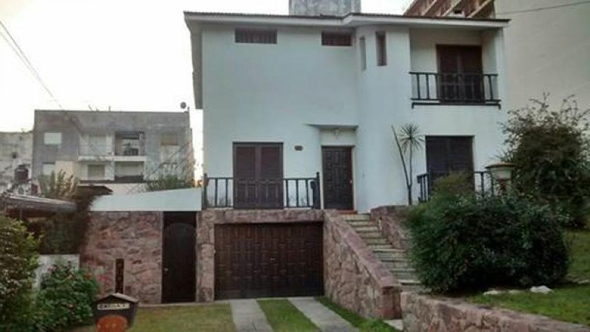 4 bedrooms House in Cordoba, Argentina No. 14769