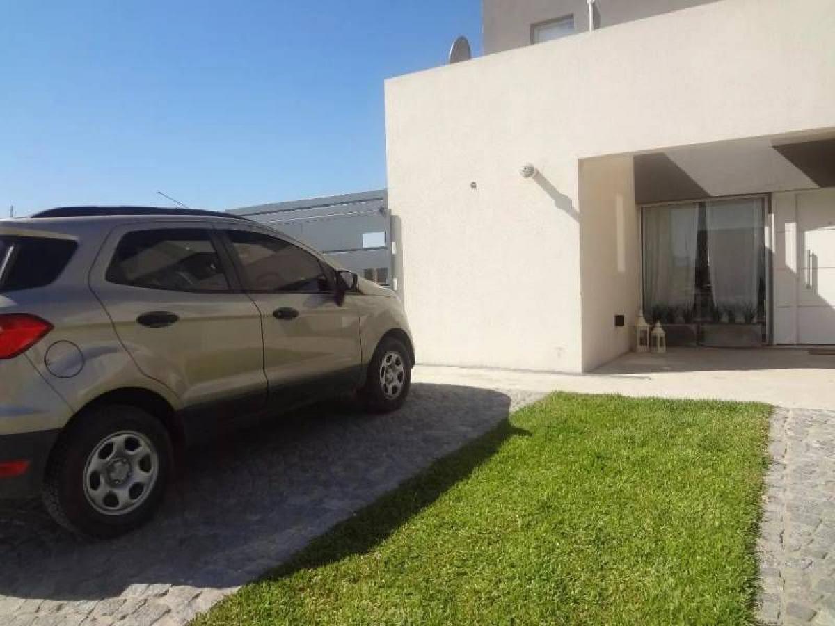 4 bedrooms House in Tigre, Argentina No. 12181