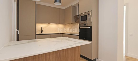 3 Schlafzimmer Wohnung in Ciutat Vella, Spain, Nr. 135888 2