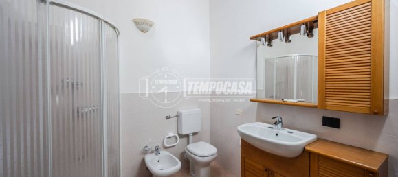 2 bedrooms Apartment in Modena, Italy No. 371354 8