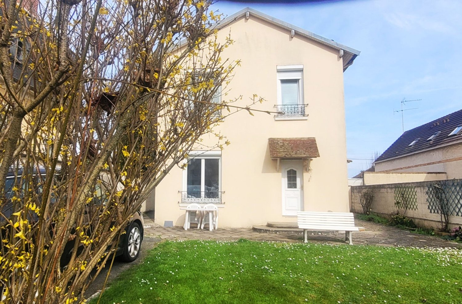 3 bedrooms House in Chambly, France No. 211185