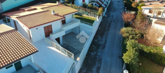 4 rooms House in Numana, Italy No. 102902 6