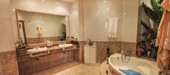 5 bedrooms Villa in Benidorm, Spain No. 50942 7