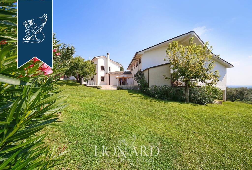 6 bedrooms Villa in Verona, Italy No. 329304