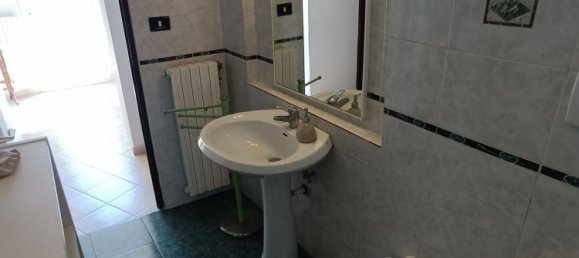 Casa de 4 habitaciónes en Bari, Italy No. 37401 30