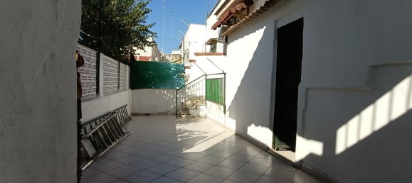 Casa de 4 habitaciónes en Bari, Italy No. 37401 2