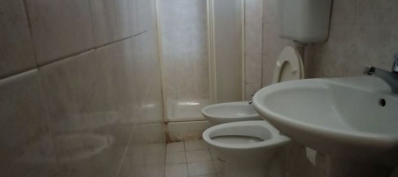 Casa de 4 habitaciónes en Bari, Italy No. 37401 11