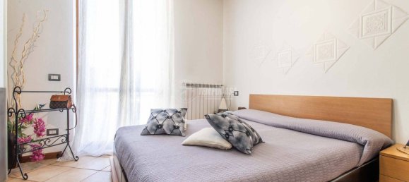 2 bedrooms Apartment in Fenegrò, Italy No. 120346 10