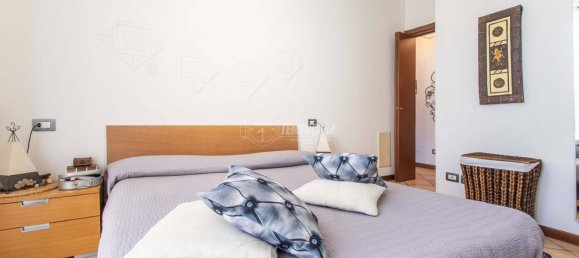 2 bedrooms Apartment in Fenegrò, Italy No. 120346 11