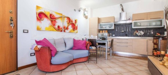 2 bedrooms Apartment in Fenegrò, Italy No. 120346 2