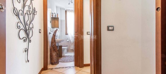 2 bedrooms Apartment in Fenegrò, Italy No. 120346 8