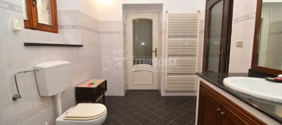 4 غرف نوم منزل في Front, Italy رقم 130948 30