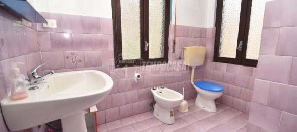 4 غرف نوم منزل في Front, Italy رقم 130948 22