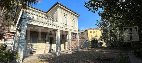 Вилла с 11 комнатами в Комо, Италия № 82192 2