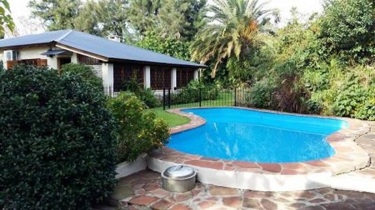 3 bedrooms House in Malvinas Argentinas, Argentina No. 60332