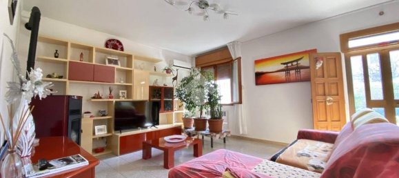 5 bedrooms Villa in Molinella, Italy No. 201638 3