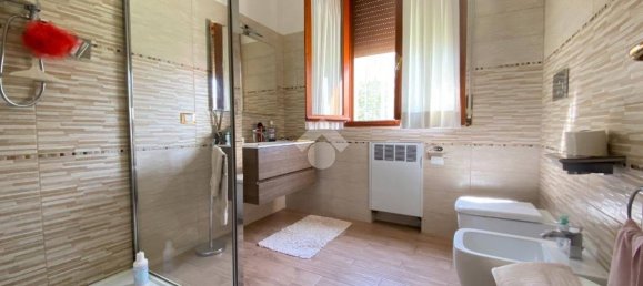 5 bedrooms Villa in Molinella, Italy No. 201638 8