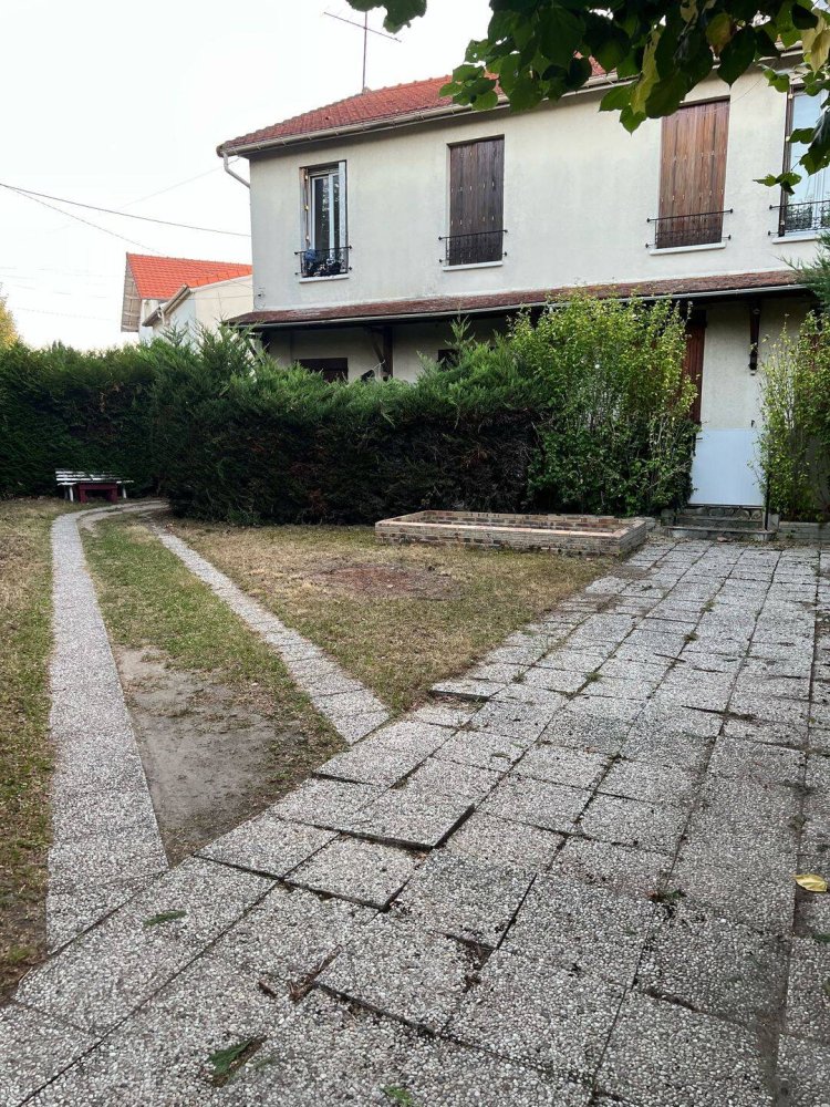 3 rooms Duplex in Aulnay-sous-Bois, France No. 330559