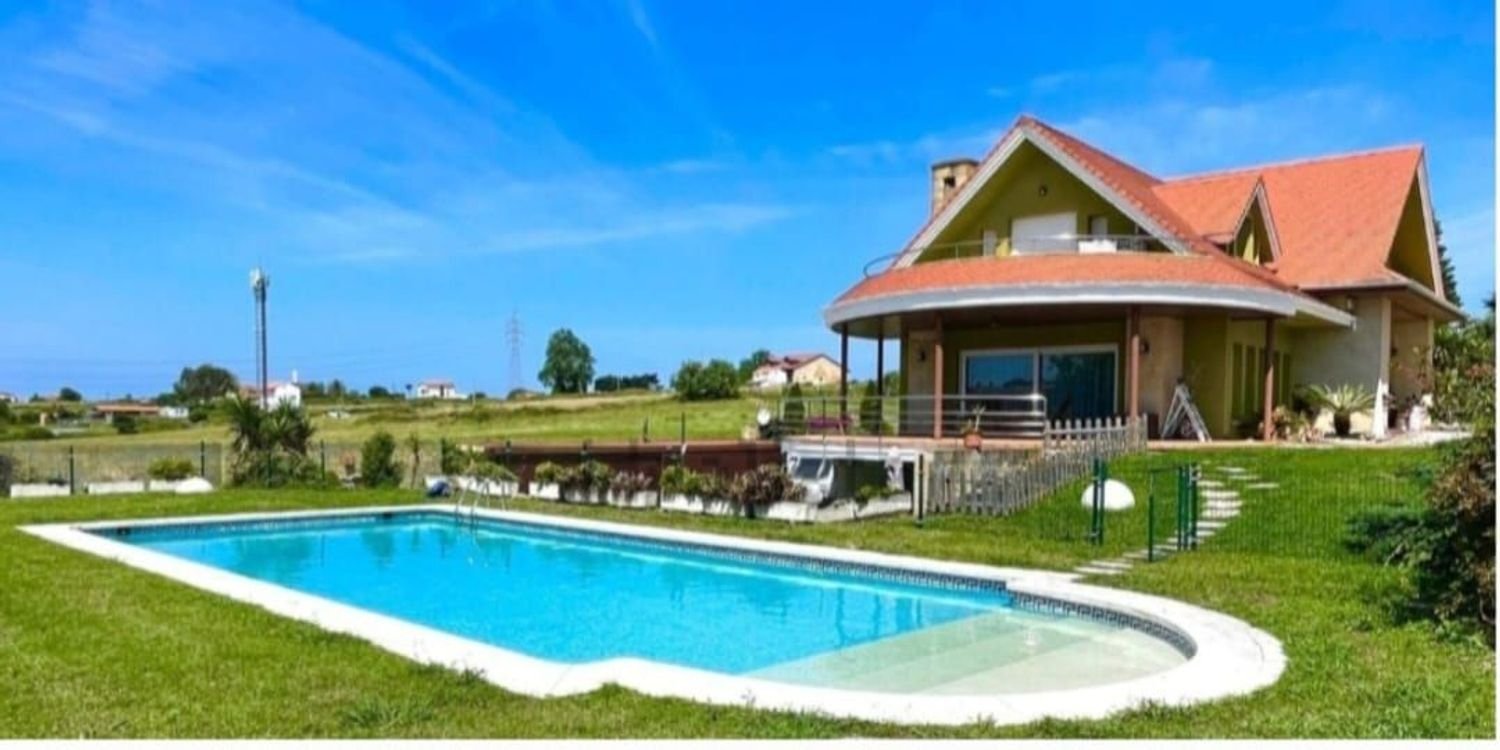 6 bedrooms House in Santander, Spain No. 280105