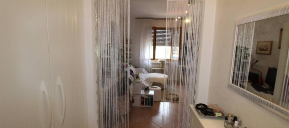 2 rooms Apartment in Monteriggioni, Italy No. 25224 3