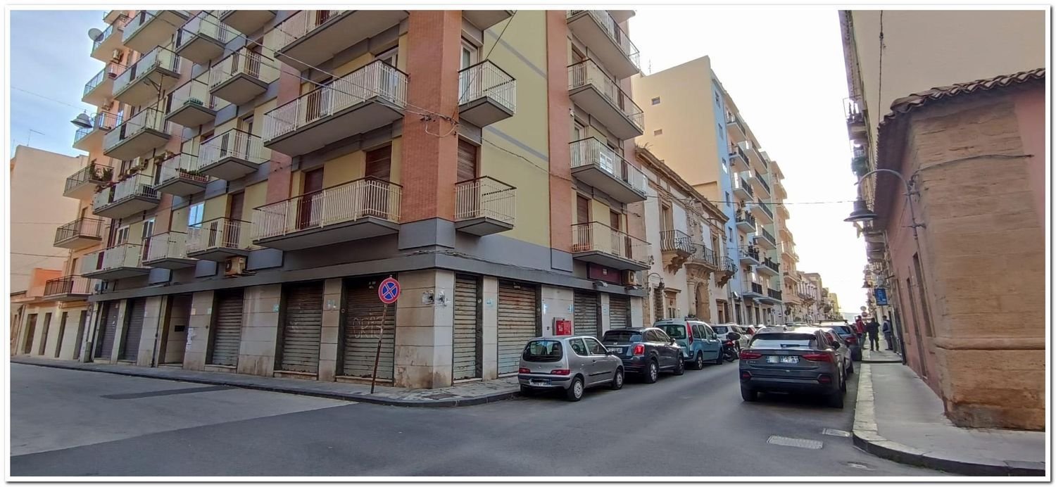 Gewerbliche Immobilie in Augusta, Italy 110m², Nr. 116234