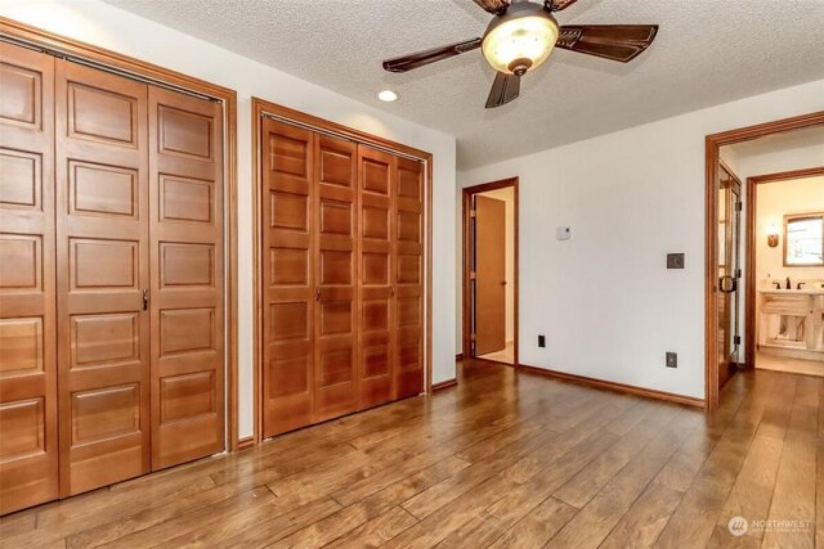 2 bedrooms House in University Place, USA No. 376722