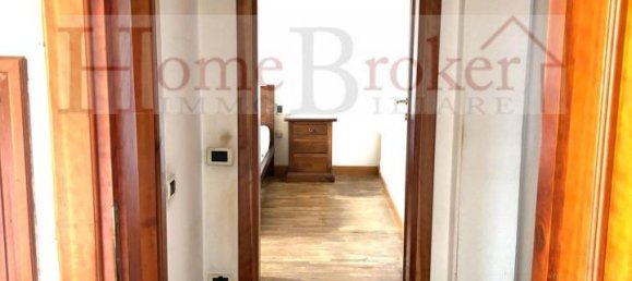 4 rooms Apartment in Florence, Italy No. 65094 3