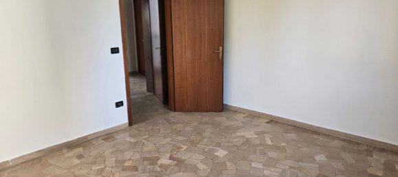 5 bedrooms Apartment in Monticello Conte Otto, Italy No. 337945 8