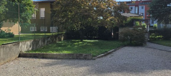 5 bedrooms Apartment in Monticello Conte Otto, Italy No. 337945 20
