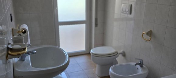 5 bedrooms Apartment in Monticello Conte Otto, Italy No. 337945 10