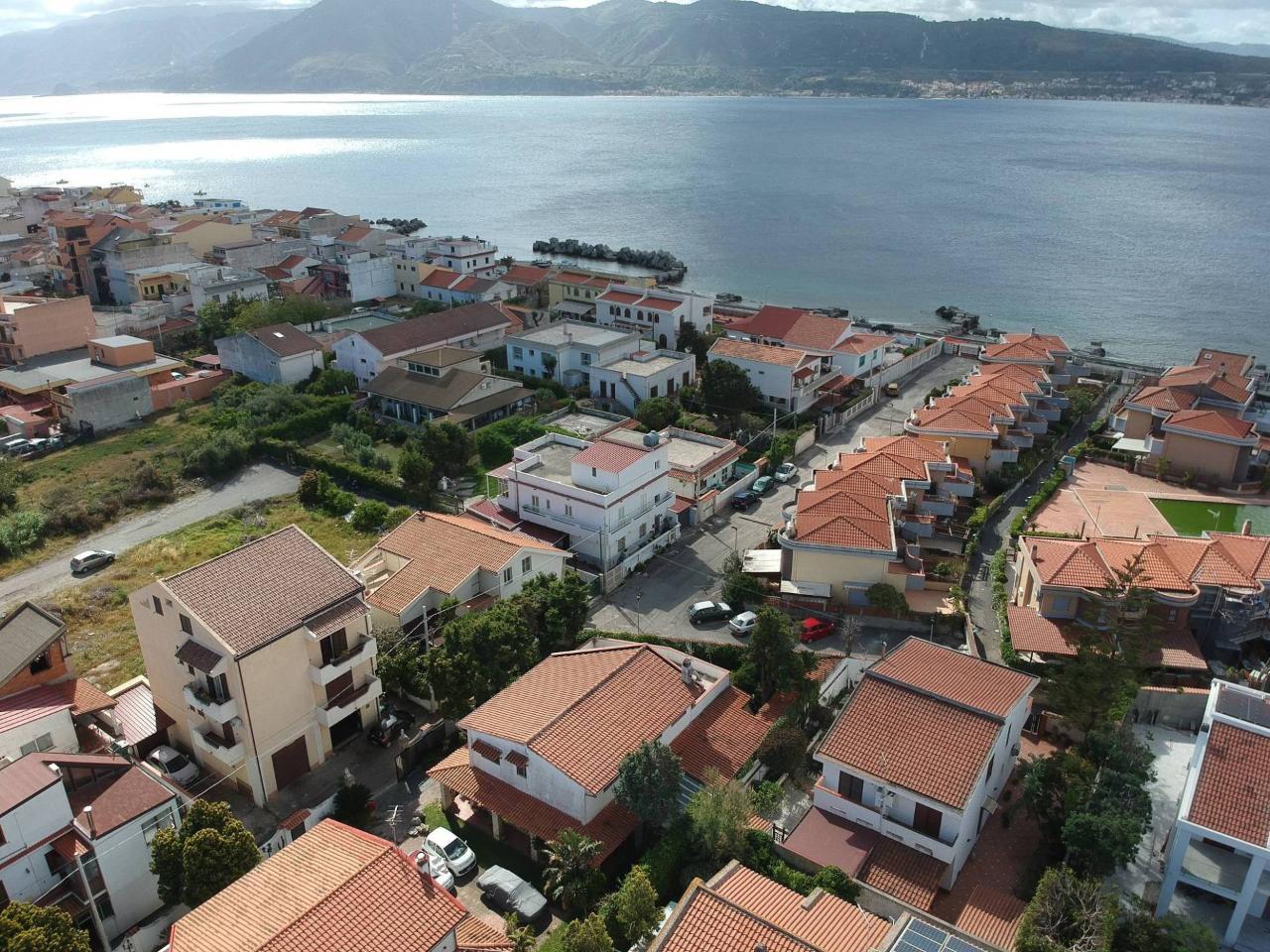 6 rooms Villa in Messina, Italy No. 92406