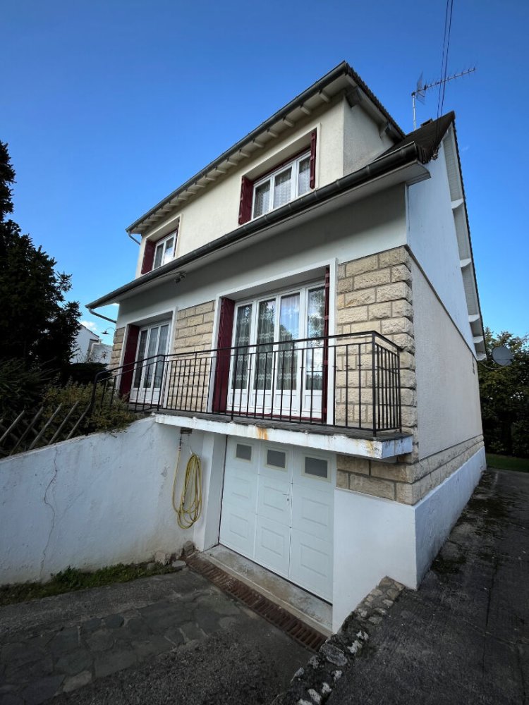4 bedrooms House in Les Clayes-sous-Bois, France No. 178547