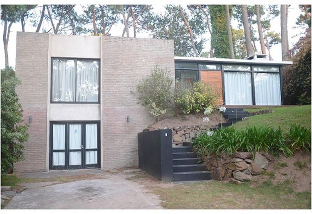 2 bedrooms House in Maldonado, Uruguay No. 3681