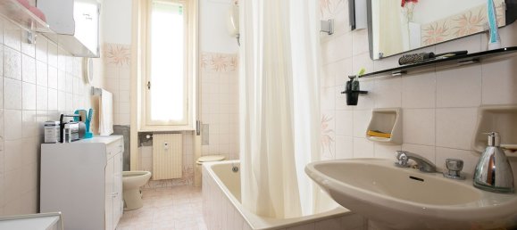 4 bedrooms Apartment in Genoa, Italy No. 337720 9