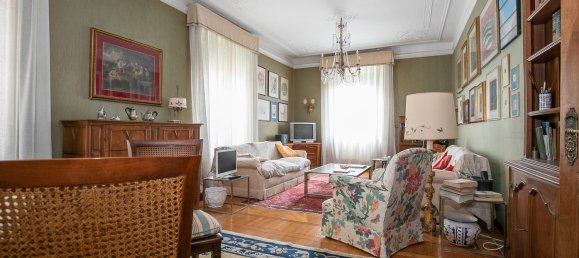 4 bedrooms Apartment in Genoa, Italy No. 337720 4