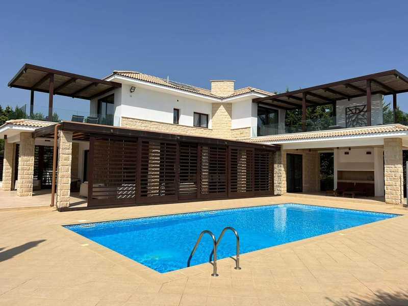 4 bedrooms Commercial property in Paphos, Cyprus No. 13482