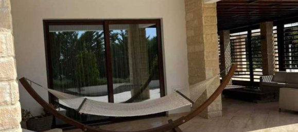 4 bedrooms Commercial property in Paphos, Cyprus No. 13482 3