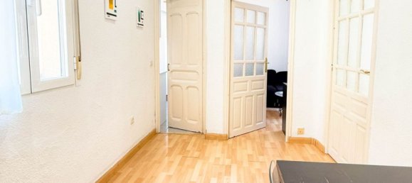 Apartamento de 2 dormitorios en Madrid, Spain No. 169859 5