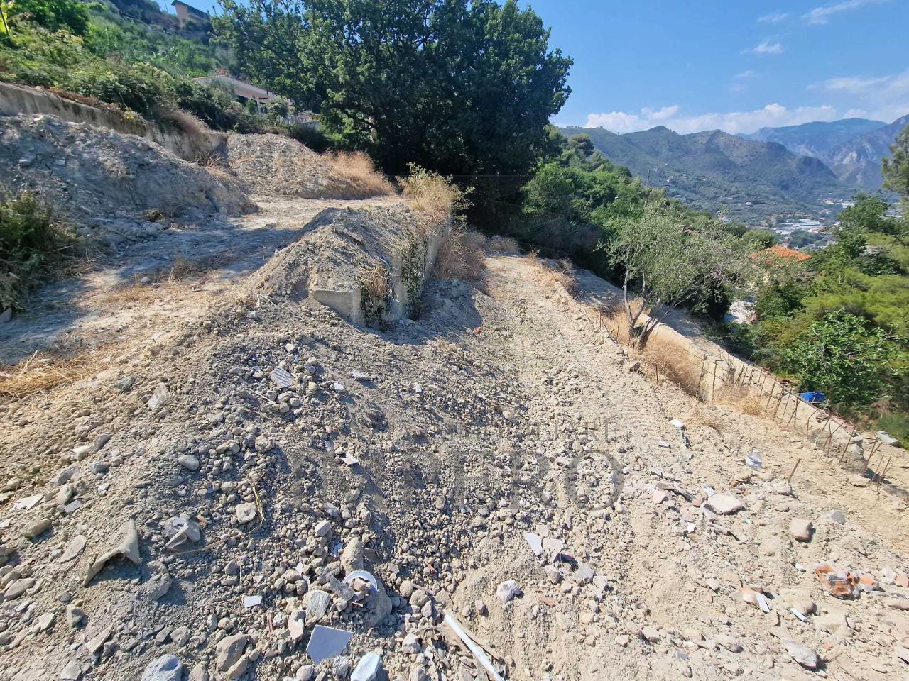 4 rooms Land in Ventimiglia, Italy No. 163838