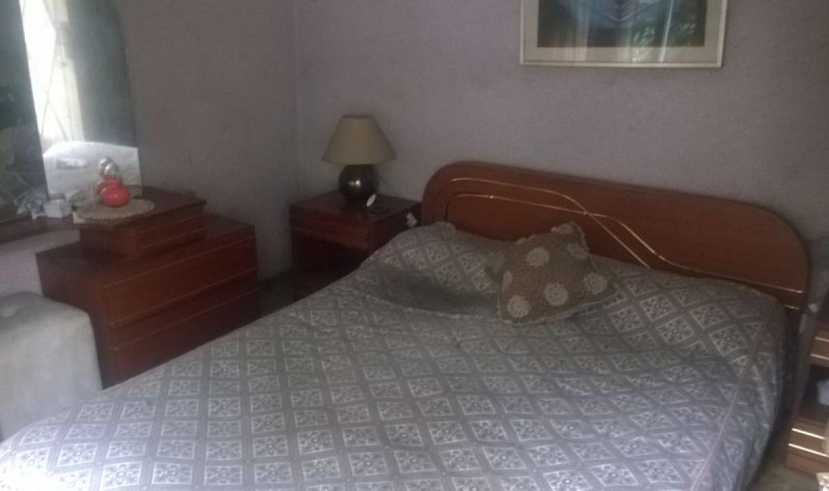 2 bedrooms House in Lanus, Argentina No. 59177