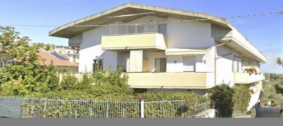 Квартира с 7 комнатами в Читта Сант Анджело, Италия № 182983 11