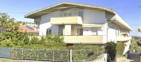 Квартира с 7 комнатами в Читта Сант Анджело, Италия № 182983 10