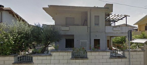 Квартира с 7 комнатами в Читта Сант Анджело, Италия № 182983 18