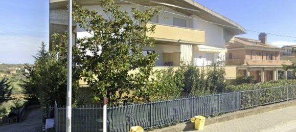 Квартира с 7 комнатами в Читта Сант Анджело, Италия № 182983 13