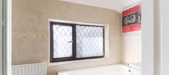 4 bedrooms Commercial property in Surbiton, United Kingdom No. 9949 9