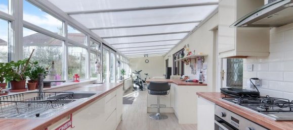 4 bedrooms Commercial property in Surbiton, United Kingdom No. 9949 4