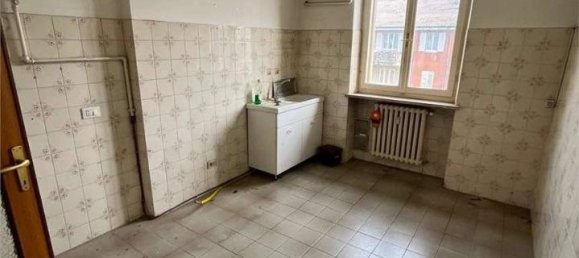 9 rooms Apartment in Mantua, Italy No. 247244 4